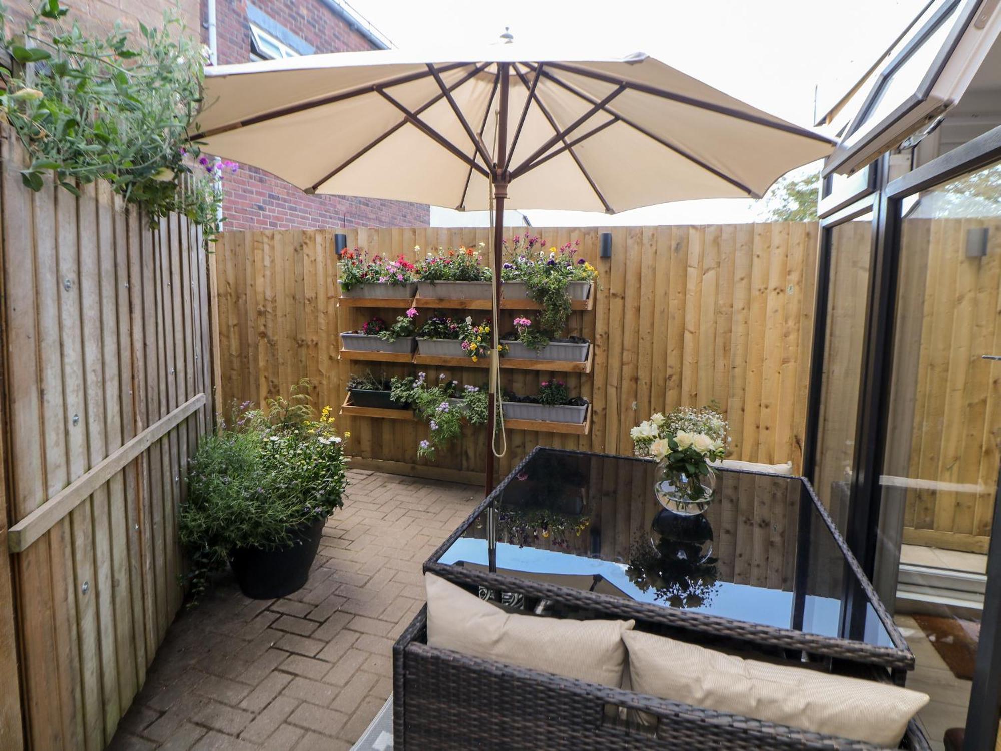 Garden Suite Dronfield Ngoại thất bức ảnh